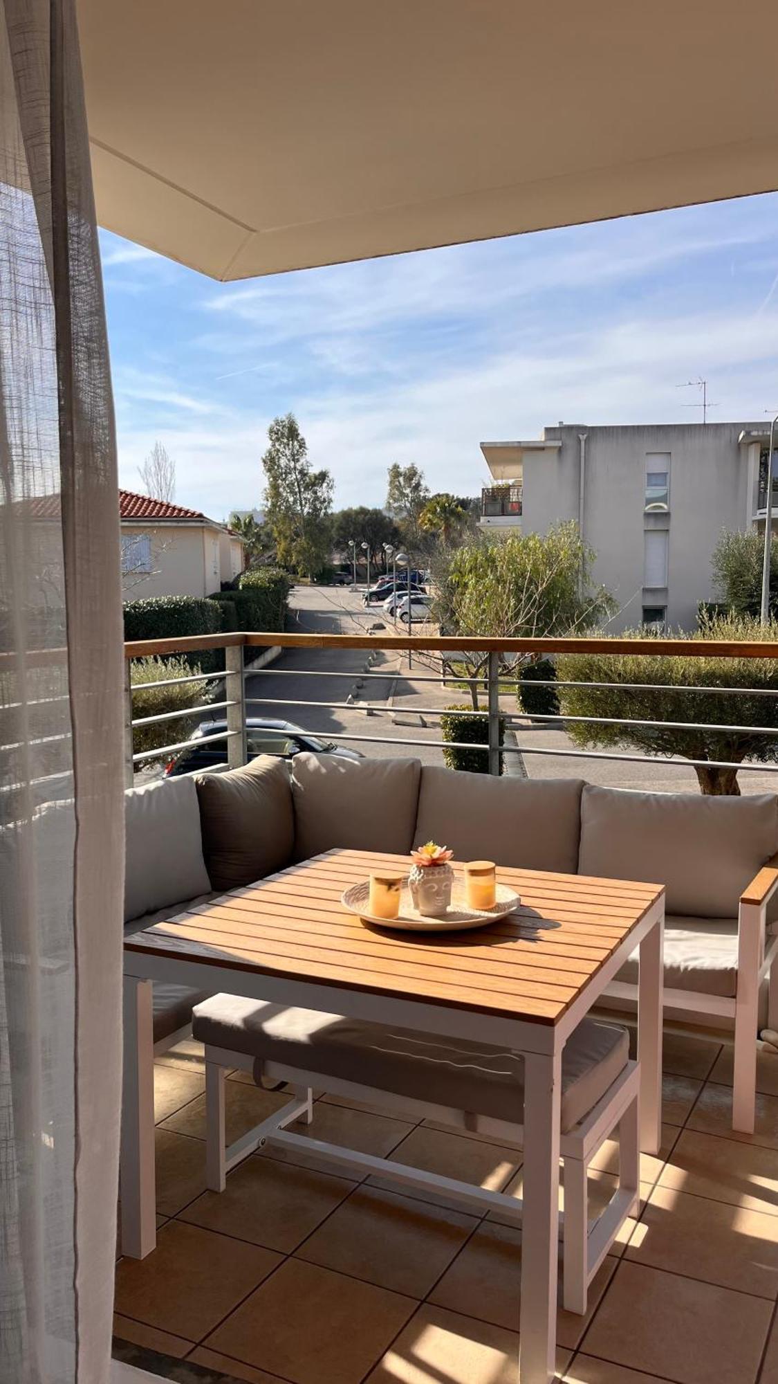 2 Dans Avec Piscine Et Parking * La Ciotat