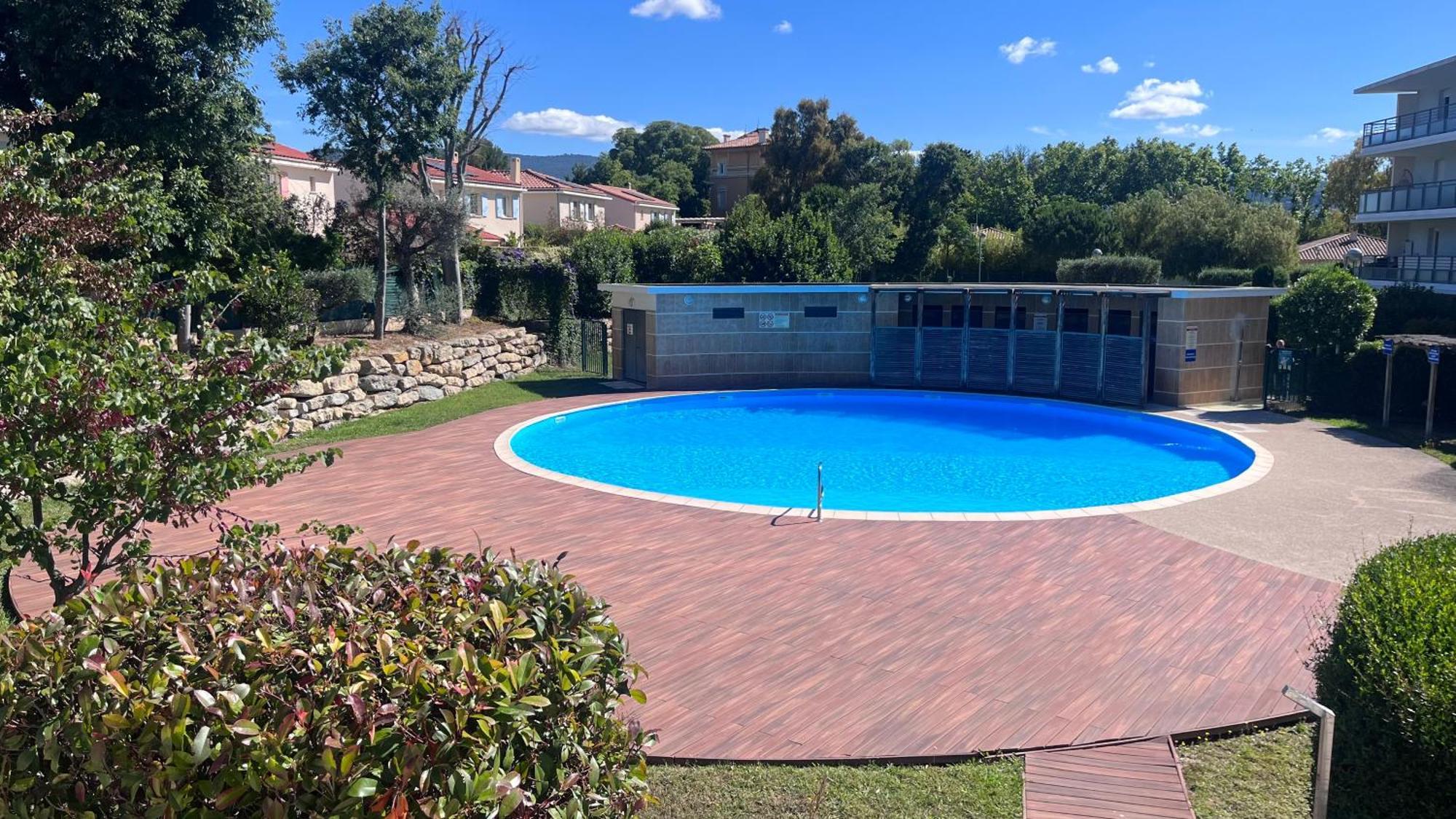 2 Dans Avec Piscine Et Parking