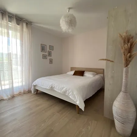 Appartement 2 Chambres Dans Residence Avec Piscine Et Parking La Ciotat Exterior foto