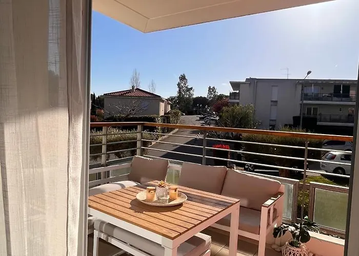Appartement 2 Chambres Dans Residence Avec Piscine Et Parking