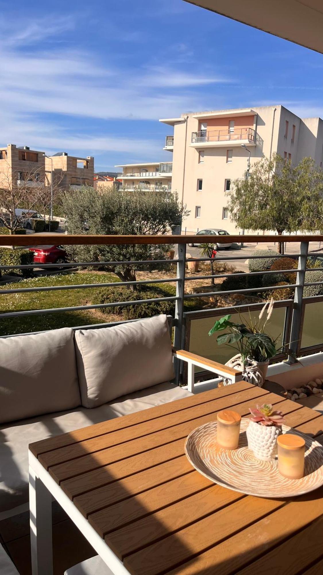 2 Dans Avec Piscine Et Parking La Ciotat