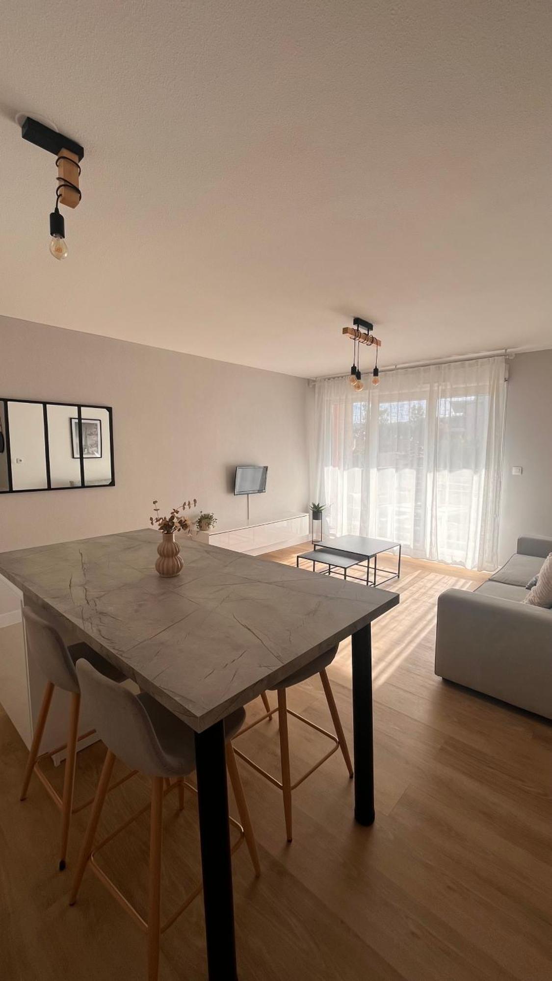 2 Dans Avec Piscine Et Parking Apartment *