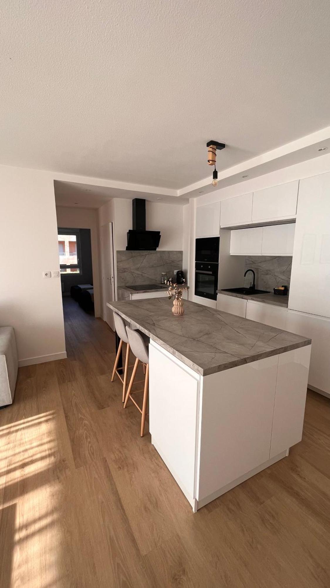 Appartement 2 Dans Avec Piscine Et Parking La Ciotat