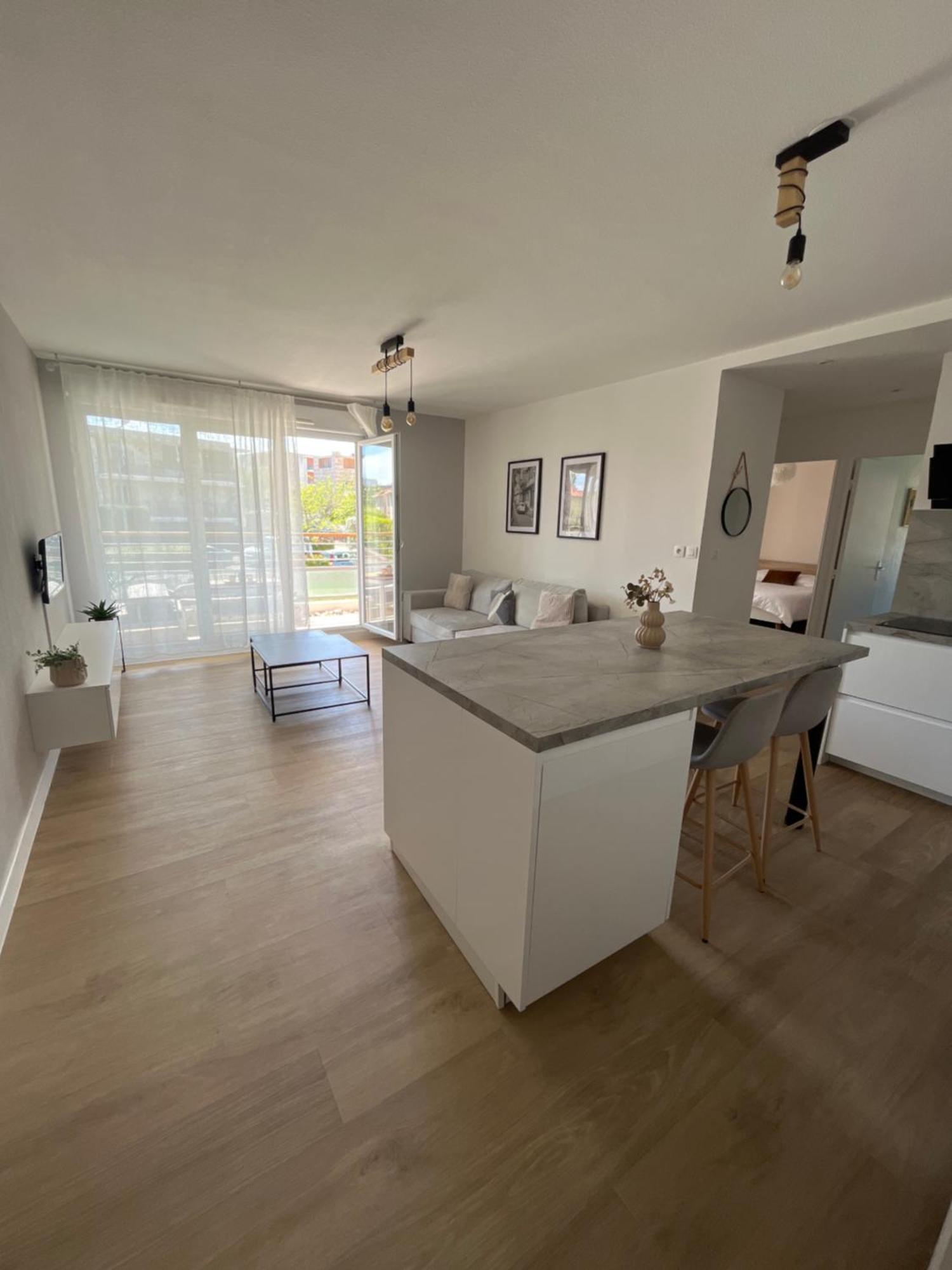 Apartment 2 Dans Avec Piscine Et Parking